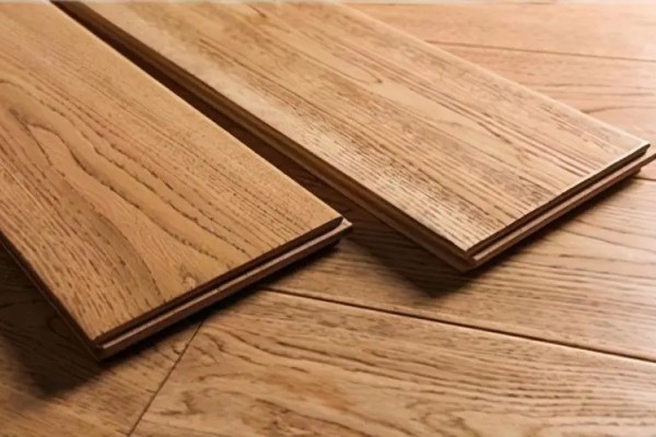强化地板和实木复合哪个甲醛多