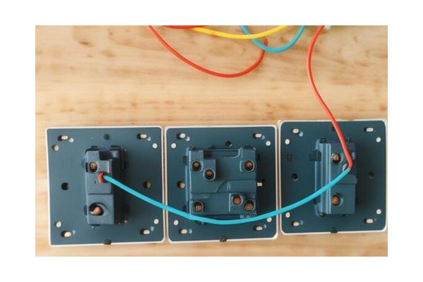 双控二灯三根线怎么接线